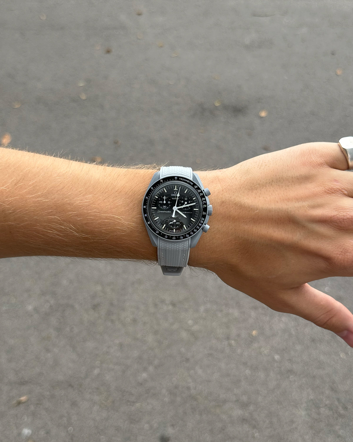 Klockband 2.0 till MoonSwatch – ljusgrå, 20 mm