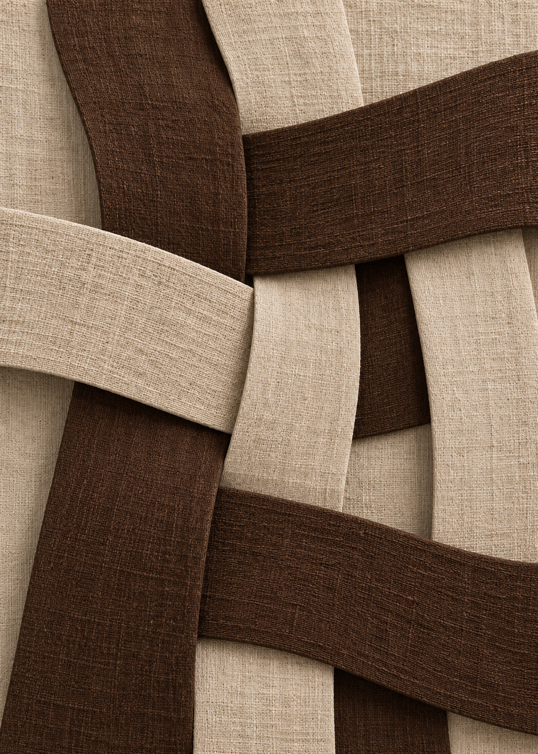 Över och under från Kanva. Abstrakt flätning av breda textilband. Huvudfärger: Brunt, Beige.