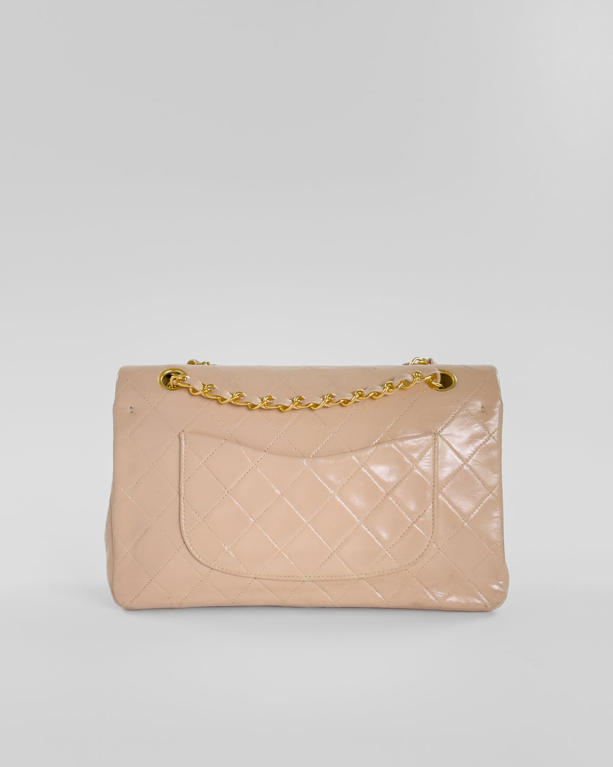 Handla Chanel Classic Matelasse 25 Chain Flap Bag Lamb Skin Beige online | Smidigt och enkelt på nätet - Merchsweden |