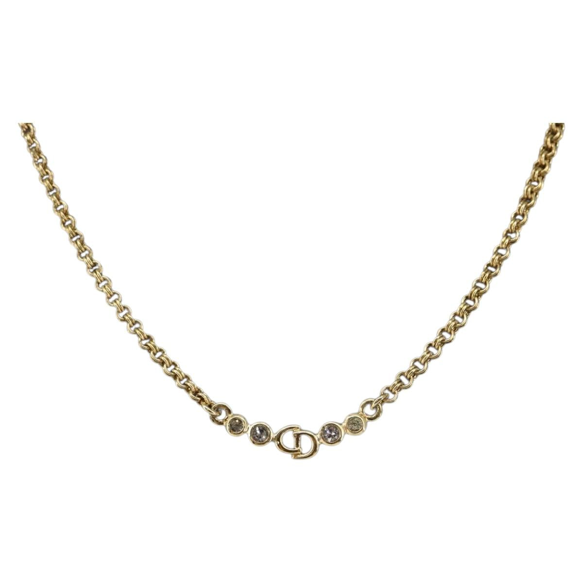Halskette aus goldfarbenem Metall