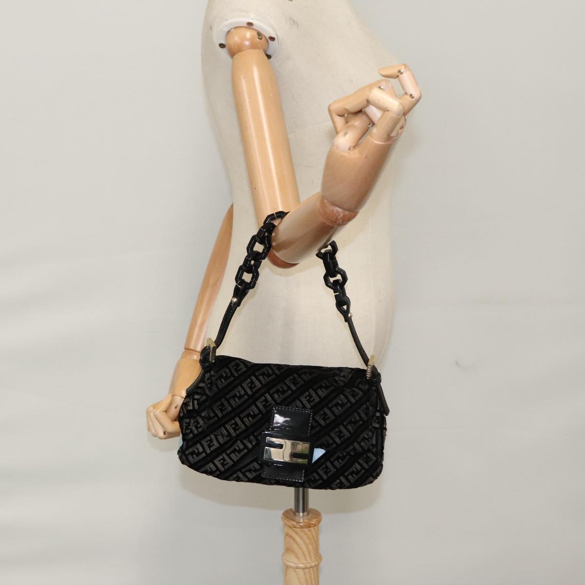 Zucchino Canvas Mini Mamma Baguette-Schultertasche aus Velours, Schwarz